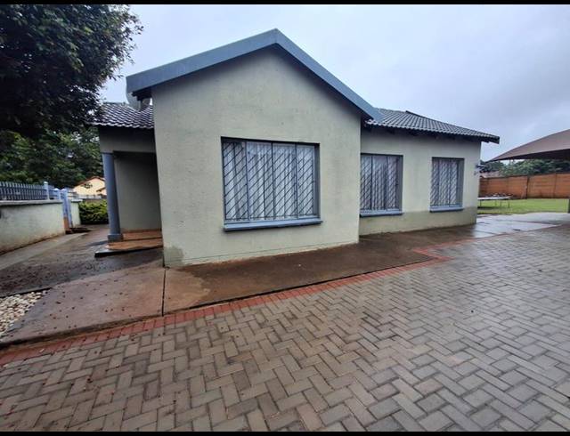 3 BEDROOM HOUSE FOR SALE IN THE ORCHARDS